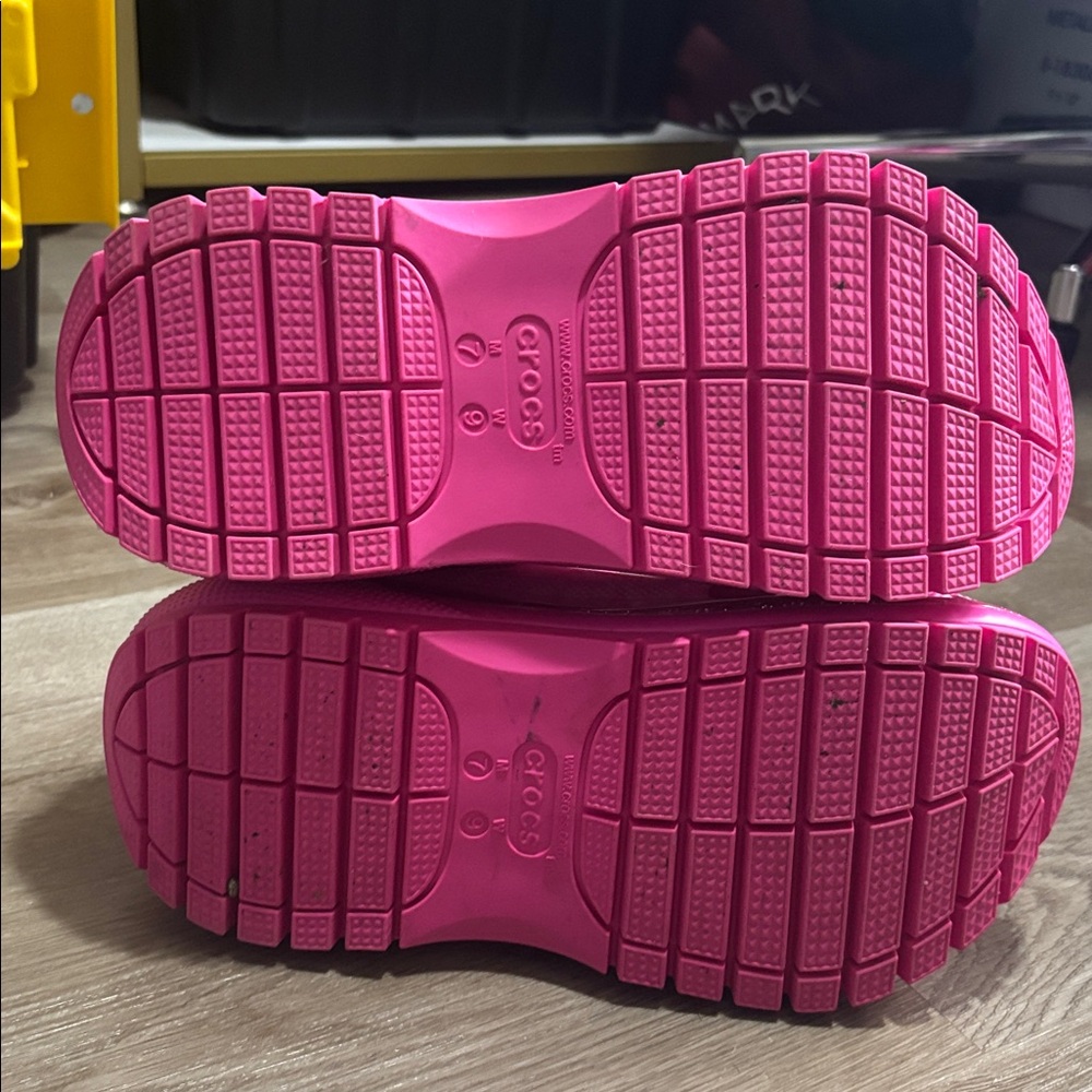 CROCS Glitter Platform Clogs in Bright Pink | 9 Barbie Edition - Picture 3 of 3